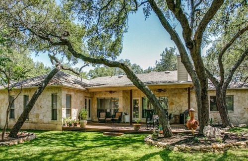 Far North Central Casa | 3 bedroom family home on 1/2 acre in the hill country
