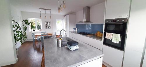 Greenhill Casa | 3-Bedroom Family Home. Just 5 Mins From The Beach!