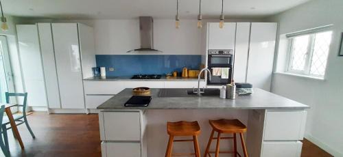 Greenhill Casa | 3-Bedroom Family Home. Just 5 Mins From The Beach!
