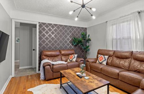 Lincoln Park Casa | 3 Bedroom Fenced Backyard Pets Welcome Sleeps 6