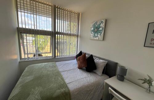 Wellingborough Apartamento | 3 Bedroom Flat in Town Centre