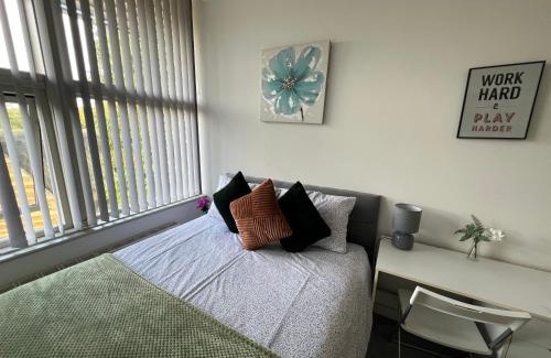 Wellingborough Apartamento | 3 Bedroom Flat in Town Centre