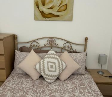 Wellingborough Apartamento | 3 Bedroom Flat in Town Centre