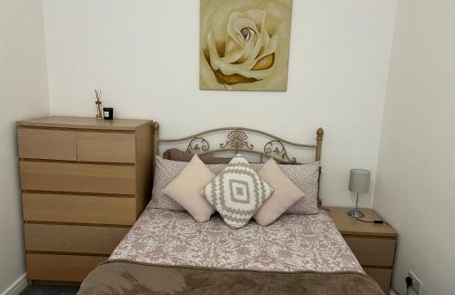 Wellingborough Apartamento | 3 Bedroom Flat in Town Centre