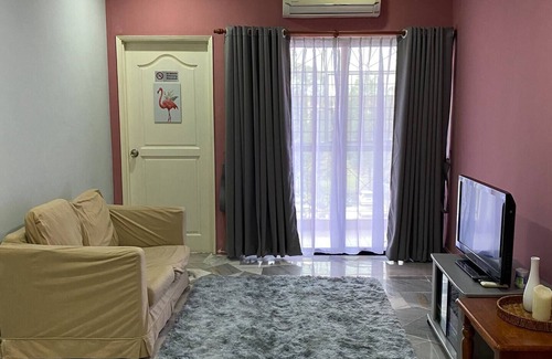 Subang Bestari Apartamento | 3 bedroom fully furnished unit. Unifi/Netflix