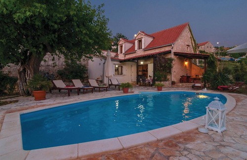 Nerezise Casa | Hermosa casa de 3 dormitorios en.