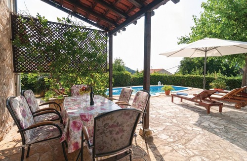 Nerezise Casa | Hermosa casa de 3 dormitorios en.