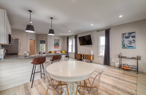 Burns Park Casa | 3 Bedroom Greek Revival Cottage Walk to Big House