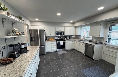 Millard Casa | 3 Bedroom - Gym - Office - Patio/Grill - Parking - Privacy