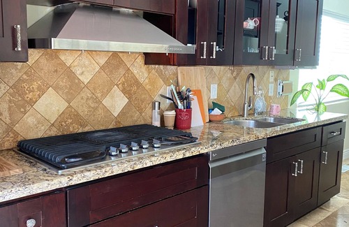 South San Francisco Casa | 3-bedroom house in charming South San Francisco. Desirable neighborhood!