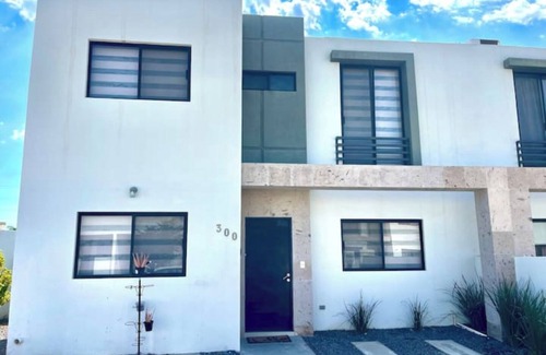La Paz Casa | 3 Bedroom Home with Pool