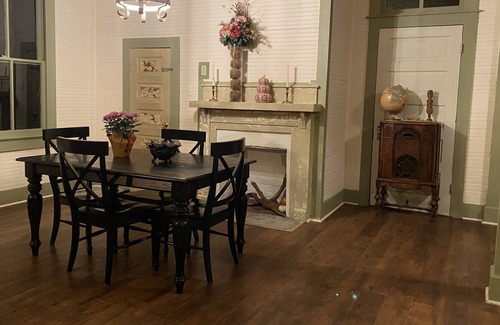 St. Francisville Casa | 3 bedroom home built in the 1850s centrally located in Saint Francisville
