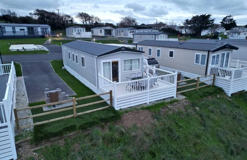Newquay Cabina | 3-bedroom Holiday Home With Valley Views