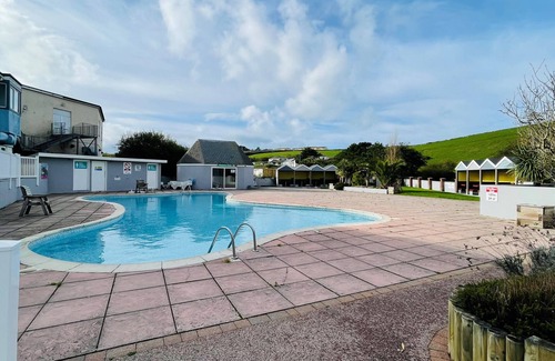 Newquay Cabina | 3-bedroom Holiday Home With Valley Views