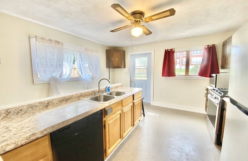Danville Casa | 3 Bedroom Home 5Mins Walk Geisinger Hospital