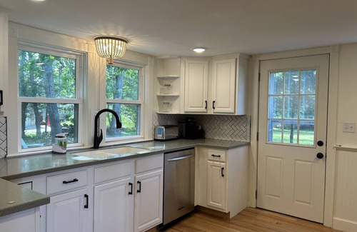 Marion Casa | 3 Bedroom Home Facing Inner harbor with 1st Floor King Bedroom.