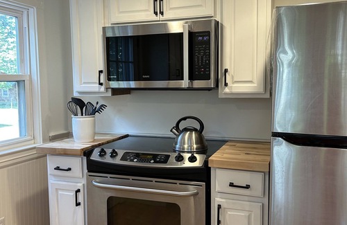 Marion Casa | 3 Bedroom Home Facing Inner harbor with 1st Floor King Bedroom.