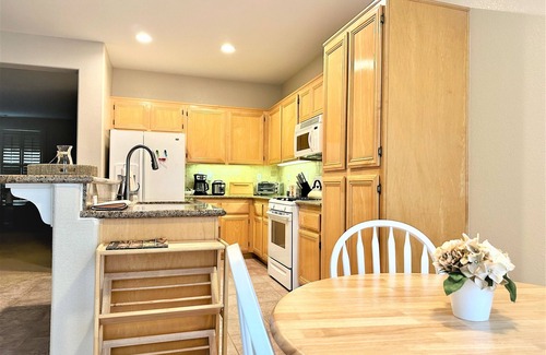 Palmdale Casa | 3 Bedroom Home Great Area Near Shops & Restaurants!