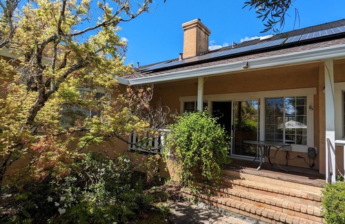 Calistoga Casa | 3-bedroom home in Calistoga with pool and hot tub