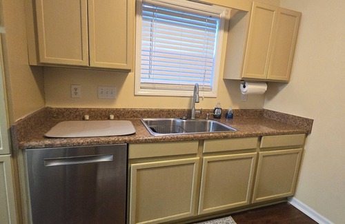 South View Casa | 3 Bedroom Home in charming Hope Mills w/ WiFi, AC, Covered Patio, Grill, & Pool