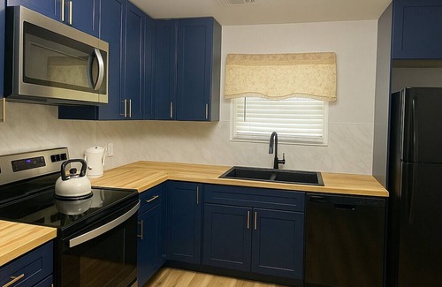 Ozark Casa | 3-bedroom home in charming Ozark with fitness room. Start relaxing
