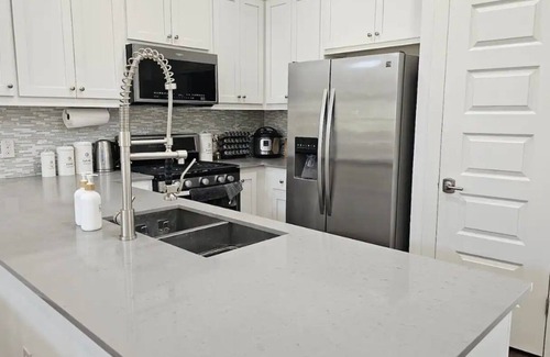 Cherrywood Casa | 3 Bedroom Home Near Downtown