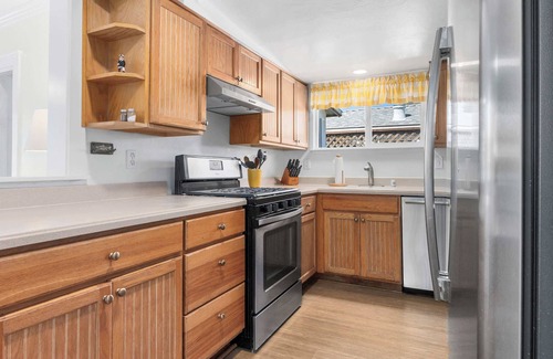 Eastside Santa Cruz Casa | 3 Bedroom Home Near Twin Lakes Beach