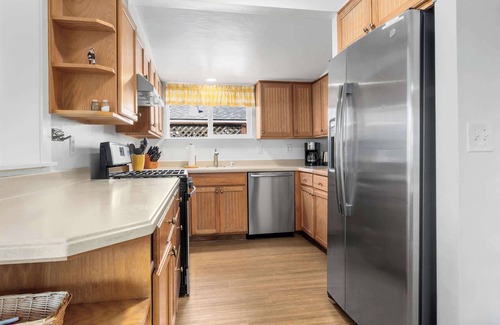 Eastside Santa Cruz Casa | 3 Bedroom Home Near Twin Lakes Beach