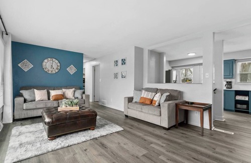 Kansas City Apartamento | 3 Bedroom Home! Walking Distance to Stadiums!