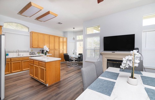 Elk Grove Casa | 3 bedroom home with pool!!
