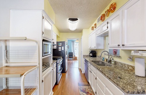Leon Valley Casa | 3-bedroom home with private pool, fireplace, patio and BBQ grill