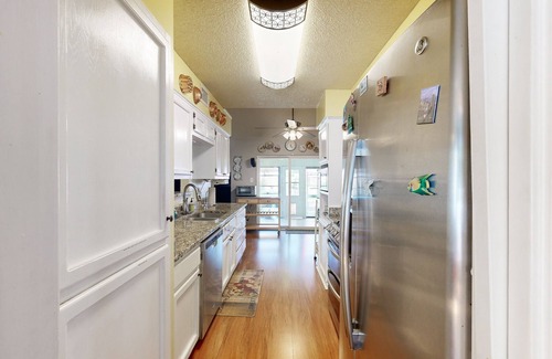 Leon Valley Casa | 3-bedroom home with private pool, fireplace, patio and BBQ grill