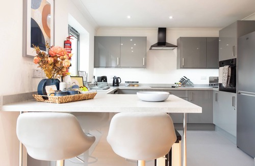 Colchester Casa | 3 Bedroom House, 2 Free Parking Spaces, Free WiFi, Close to University and Town!