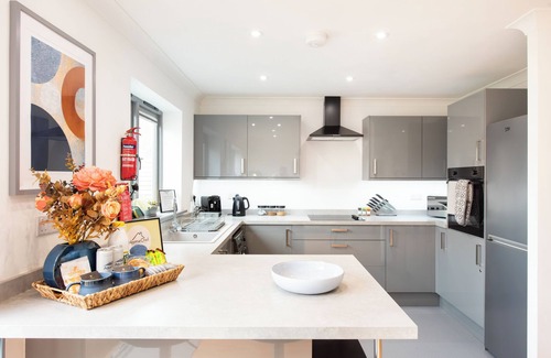Colchester Casa | 3 Bedroom House, 2 Free Parking Spaces, Free WiFi, Close to University and Town!