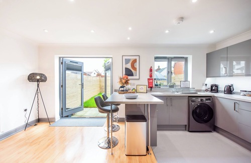 Colchester Casa | 3 Bedroom House, 2 Free Parking Spaces, Free WiFi, Close to University and Town!