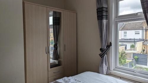 Mayfield Casa | 3 bedroom house,4beds, 2 baths Ilford ,12 mins to Stratford