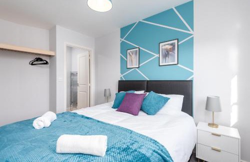 Ashford Casa | 3 Bedroom House Ashford, Kent - Free Parking - Free WiFi - Big Monthly Discounts - Sleeps 5 - Elite Stays UK