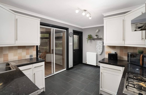 Dunfermline Casa | 3 Bedroom House - Free Parking