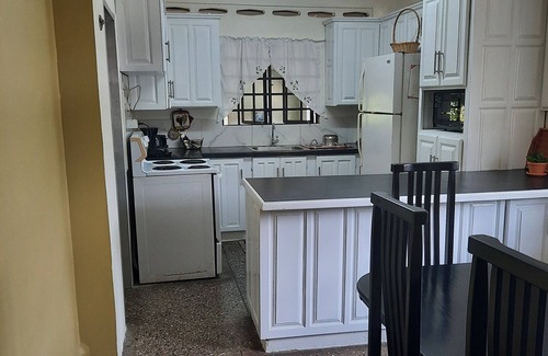 Port of Spain Casa | 3-bedroom house in fantastic Port of Spain with WiFi, AC and attached Garage.