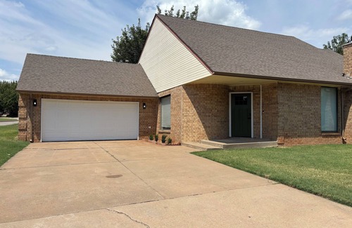 Quail Creek Casa | 3-bedroom house in superb Oklahoma City with AC