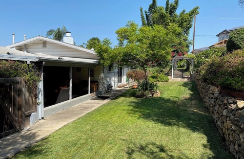 La Presa Casa | 3-bedroom house in Spring Valley with AC, pool, many outdoor spaces.