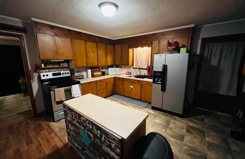 Ruffin Casa | 3-bedroom house in beautiful country setting with AC and WiFi.Gorgeous old oaks.