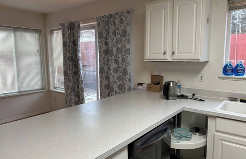 Sand Lake Casa | 3-bedroom house in beautiful Anchorage near Airport