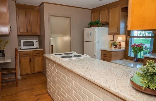 Yorktown Casa | 3-bedroom house in beautiful Yorktown, IN. Close to Ball State.