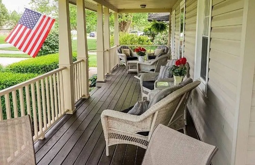 Yorktown Casa | 3-bedroom house in beautiful Yorktown, IN. Close to Ball State.