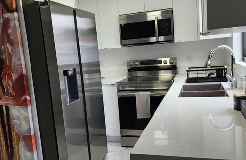 West Little River Casa | 3-bedroom house in beautiful Miami with WiFi, AC. Live the beach life!