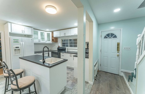 Deer Park Casa | 3-bedroom house in brilliant Dix Hills with WiFi, AC