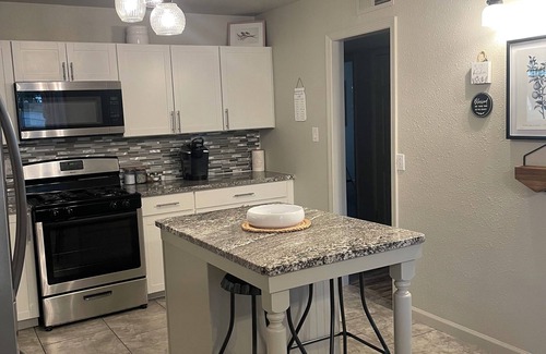 Alamogordo Casa | 3-bedroom house in charming Alamogordo with WiFi, AC. Book now