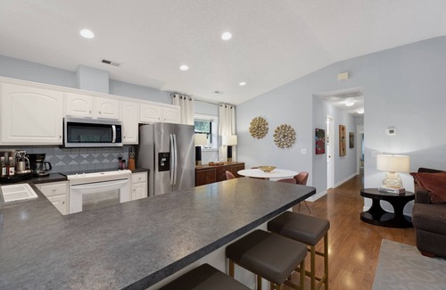 Ogden Casa | 3-bedroom house in charming Wilmington near Mayfaire, Beach, UNCW, & Downtown