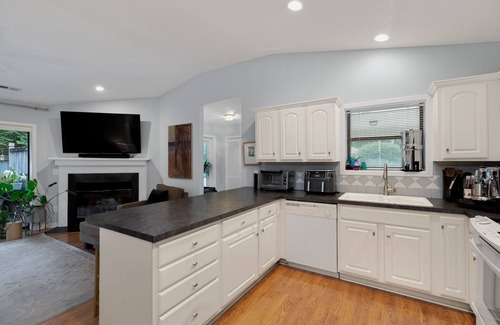 Ogden Casa | 3-bedroom house in charming Wilmington near Mayfaire, Beach, UNCW, & Downtown